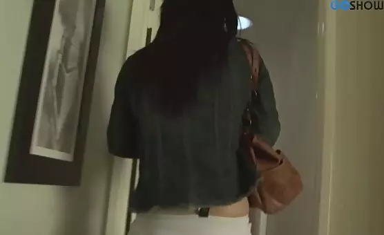 Unplanned Encounter Ends in Intense Pleasure